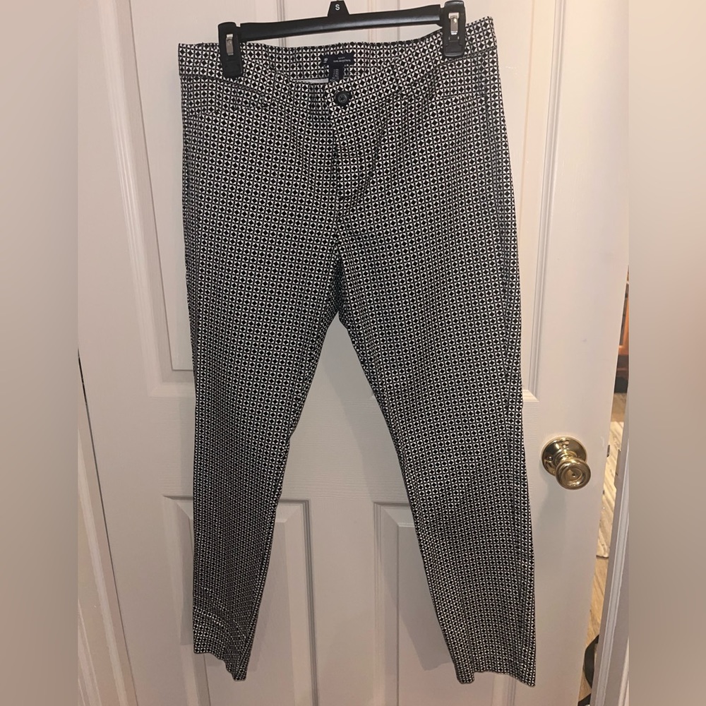 Gap- Black/White Pattern 10 Regular Slim Pants - image 1
